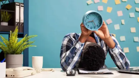 La reforma secundaria de la jornada laboral no establece de forma explícita los dos días de descanso, por expertos analizan si la nueva redacción de la LFT introduce mayor flexibilidad en la distribución del tiempo de trabajo.

Para más información del tema, visita: https://www.eleconomista.com.mx/capital-humano/reforma-secundaria-jornada-laboral-cambios-garantizan-dos-dias-descanso-20260415-808209.html

¡Síguenos en nuestras redes sociales para mantenerte informado!

Twitter: https://twitter.com/eleconomista 
Facebook: https://www.facebook.com/ElEconomista.mx
Instagram: https://www.instagram.com/eleconomistamx
LinkedIn: https://www.linkedin.com/company/el-economista/

#ElEconomista #ReformaLaboral