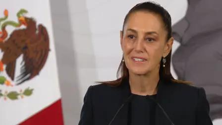 La presidenta de México, Claudia Sheinbaum, afirmó este lunes que no existe justificación para los altos precios del diésel que actualmente se registran en diversas estaciones de servicio.

Para más información del tema, visita:https://www.eleconomista.com.mx/politica/sheinbaum-cuestiona-alza-precio-diesel-anuncia-reunion-gasolineros-20260420-809487.html
Twitter: https://twitter.com/eleconomista 
Sitio web: https://www.eleconomista.com.mx/ 
Facebook: https://www.facebook.com/ElEconomista.mx 

#ElEconomista #CapitalHumano #EETV