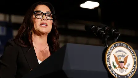 Lori Chávez-DeRemer.