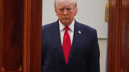 El presidente Donald Trump dijo el martes que las fuerzas estadounidenses interceptaron un barco que transportaba un "regalo" de China para Irán.

Para más información del tema, visita: 
https://www.eleconomista.com.mx/internacionales/trump-dice-estados-unidos-intercepto-barco-regalo-china-iran-20260421-809703.html

¡Síguenos en nuestras redes sociales para mantenerte informado! 

Twitter: https://twitter.com/eleconomista 
Facebook: https://www.facebook.com/ElEconomista.mx 
Instagram: https://www.instagram.com/eleconomistamx 
LinkedIn: https://www.linkedin.com/company/el-economista/ 

#ElEconomista #EETV #GeoPolítica