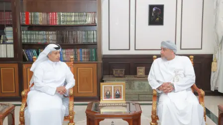 Said bin Sultan bin Yarub Al Busaidi, viceministro de Cultura de Omán y Ahmed bin Rakkad Al Ameri, CEO de SAB.