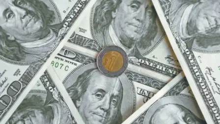 El tipo de cambio se mueve errático y con pocos cambios en un mercado que espera noticias sobre la guerra de Estados Unidos con Irán.

Para más información del tema, visita: https://www.eleconomista.com.mx/mercados/precio-dolar-hoy-24-abril-2026-cuanto-cerro-20260424-810359.html

¡Síguenos en nuestras redes sociales para mantenerte informado!

Twitter: https://twitter.com/eleconomista 
Facebook: https://www.facebook.com/ElEconomista.mx
Instagram: https://www.instagram.com/eleconomistamx
LinkedIn: https://www.linkedin.com/company/el-economista/

#ElEconomista #TipodeCambio