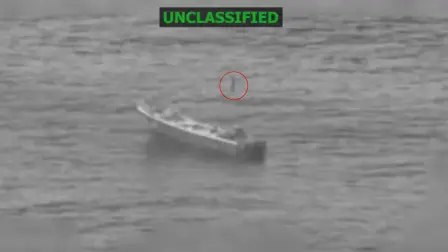 Narcolancha detectada y destruida en aguas del Pacífico.