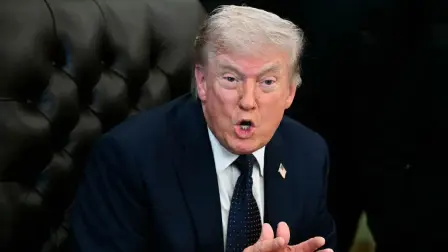 El ‌presidente compró bonos corporativos de los sectores de ⁠la energía, la tecnología, la sanidad y los servicios financieros.

Para más información del tema, visita: https://www.eleconomista.com.mx/internacionales/trump-compro-bonos-valor-51-millones-dolares-marzo-informacion-financiera-20260425-810499.html

¡Síguenos en nuestras redes sociales para mantenerte informado!

Twitter: https://twitter.com/eleconomista 
Facebook: https://www.facebook.com/ElEconomista.mx
Instagram: https://www.instagram.com/eleconomistamx
LinkedIn: https://www.linkedin.com/company/el-economista/

#ElEconomista #Trump