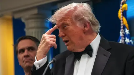 El presidente Donald Trump pronuncia un discurso en la Casa Blanca el 25 de abril de 2026, tras la cancelación de la cena anual de la Asociación de Corresponsales de la Casa Blanca. Andrew Leyden/Getty Images)