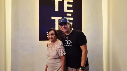 Chef Carlos Gaytán con su mamá