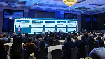 Marisol Nava, directora general de Licitaciones de Espectro en la CRT, presentó una ponencia en Conecta Latam. Foto EE: Nicolás Lucas.