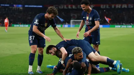 De acuerdo con el sitio oficial de la UEFA, este partido también marcó la primera vez en que se registraron cinco o más goles en un primer tiempo de semifinales de Champions.