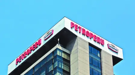Petroperú no tiene recursos suficientes para adquirir crudo para sus refinerías de combustibles.