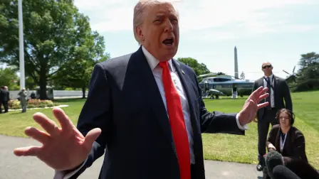 El presidente Donald Trump hablando con periodistas en la Casa Blanca. Foto: Reuters