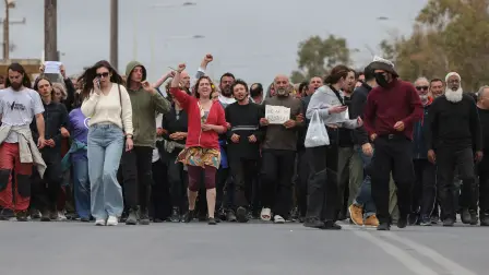 Activistas de la Global Sumud Flotilla protestaron tras ser interceptados por autoridades de Israel cuando se dirigían a Gaza para entregar ayuda humanitaria.