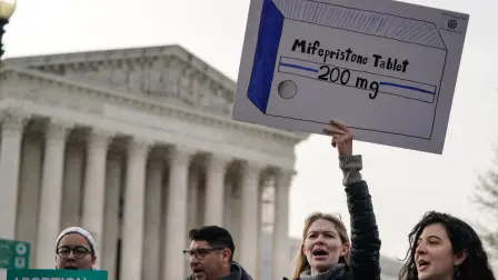 La Corte Suprema de Estados Unidos restableció temporalmente este lunes el envío por correo de la mifepristona, la píldora utilizada en la mayoría de las interrupciones voluntarias del embarazo en el país.