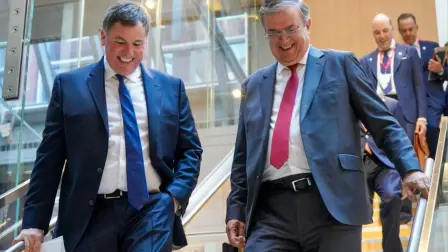 El secretario de Economía Marcelo Ebrard y su homólogo, el ministro canadiense de Comercio, Dominic LeBlanc.