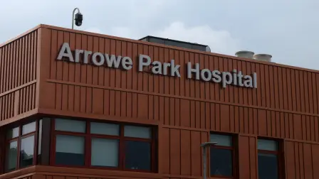 Señalización del Hospital Arrowe Park, donde los ciudadanos británicos serán puestos en cuarentena.