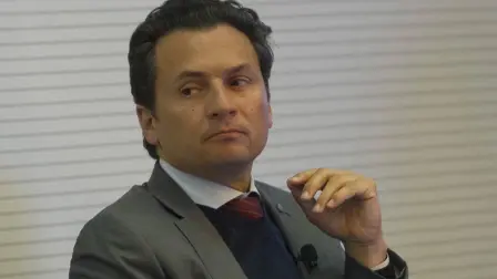 El inmueble, ubicado en Lomas de Bezares, en la alcaldía Miguel Hidalgo, tiene un valor superior a los 51 millones de pesos.

Para más información del tema, visita: https://www.eleconomista.com.mx/politica/fgr-logra-extincion-dominio-propiedad-emilio-lozoya-valuada-51-millones-pesos-20260508-812691.html

¡Síguenos en nuestras redes sociales para mantenerte informado!

Twitter: https://twitter.com/eleconomista 
Facebook: https://www.facebook.com/ElEconomista.mx
Instagram: https://www.instagram.com/eleconomistamx
LinkedIn: https://www.linkedin.com/company/el-economista/

#ElEconomista #EmilioLozoya #FGR
