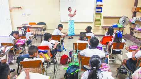 El secretario Mario Delgado indicó que padres de familia y organizaciones civiles enviaron a la SEP propuestas de fechas para el periodo vacacional.

Para más información del tema, visita: https://www.eleconomista.com.mx/politica/sep-analizara-nuevamente-adelanta-cierre-ciclo-escolar-previo-mundial-20260509-812718.html

¡Síguenos en nuestras redes sociales para mantenerte informado!

Twitter: https://twitter.com/eleconomista 
Facebook: https://www.facebook.com/ElEconomista.mx
Instagram: https://www.instagram.com/eleconomistamx
LinkedIn: https://www.linkedin.com/company/el-economista/

#ElEconomista #SEP #CicloEscolar