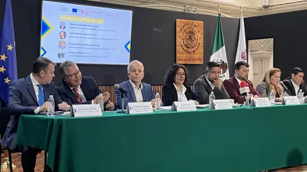 Inés González, titular de la STyFE y Stefan Agne, ministro consejero y jefe de cooperación de la delegación de la Unión Europea en México.