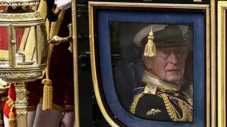 El tradicional discurso anual del rey, que pronunció el miércoles Carlos III en el Parlamento, en el que el gobierno británico presentó su programa venidero, quedó eclipsado por la crisis del ejecutivo laborista, con el primer ministro, Keir Starmer, luchando por mantener su puesto.