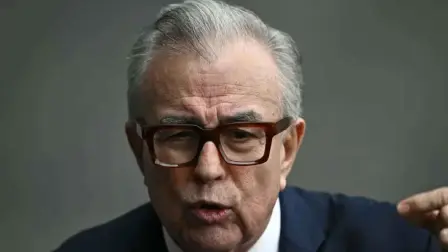 Según consta en los registros de un tribunal federal, un aliado ⁠del gobernador con licencia de Sinaloa, Rubén Rocha Moya, acusado el mes pasado en Estados Unidos ‌por su presunta implicación con el Cártel de Sinaloa, se encuentra bajo custodia ​estadounidense.

¡Síguenos en nuestras redes sociales para mantenerte informado!