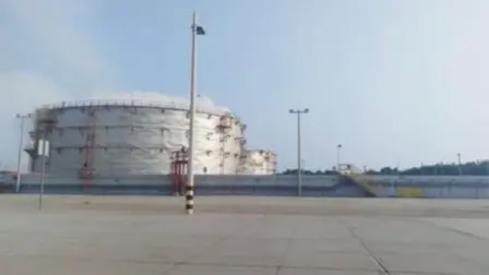 Tanque de almacenamiento que se incendió brevemente en la Refinería Olmeca.