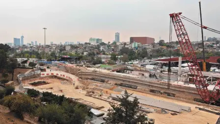 La capital mantiene activos proyectos estratégicos de transporte e infraestructura acelerados en el contexto del torneo internacional 

Para más información del tema, visita: https://www.eleconomista.com.mx/econohabitat/mundial-2026-presiona-avance-obras-urbanas-movilidad-cdmx-20260516-813844.html 

¡Síguenos en nuestras redes sociales para mantenerte informado! 

Twitter: https://twitter.com/eleconomista 
Facebook: https://www.facebook.com/ElEconomista.mx 
Instagram: https://www.instagram.com/eleconomistamx 
LinkedIn: https://www.linkedin.com/company/el-economista/ 

#ElEconomista #Mundial2026 #CDMX