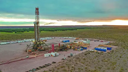El proyecto prevé la perforación de 1,152 pozos y alcanzará un pico de producción de 240,000 barriles diarios de petróleo a partir de 2032. La producción de crudo estará destinada 100% al mercado de exportación.