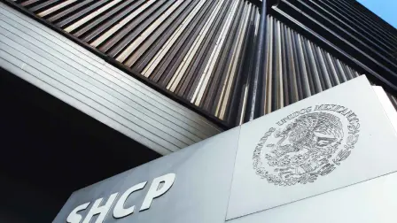 La Secretaría de Hacienda y Crédito Público indicó que se mantiene una estrategia de consolidación fiscal consistente con las metas presupuestarias aprobadas para este año

Para más información del tema, visita: https://www.eleconomista.com.mx/economia/hacienda-asegura-consolidacion-fiscal-deuda-estable-recorte-calificacion-moody-s-20260520-814554.html

¡Síguenos en nuestras redes sociales para mantenerte informado!

Twitter: https://twitter.com/eleconomista 
Facebook: https://www.facebook.com/ElEconomista.mx
Instagram: https://www.instagram.com/eleconomistamx
LinkedIn: https://www.linkedin.com/company/el-economista/

#ElEconomista #Moody's #EconomíadeMéxico