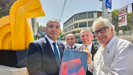 Con el escultor mexicano Sebastian y el alcalde de Amán, Youseph Al-Shawarbeh, fue develada la réplica de "El Caballito", una obra de arte que México obsequia al pueblo jordano para celebrar 50 años de relaciones diplomáticas.