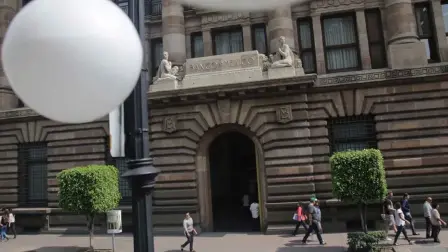 La ⁠incertidumbre en torno a las repercusiones de ‌la guerra ⁠en Medio Oriente marcó la ⁠última decisión de ‌política monetaria del Banxico del mes ​de mayo, de acuerdo con la minuta de la más reciente reunión publicada este jueves. 

Para más información del tema, visita: https://www.eleconomista.com.mx/sectorfinanciero/preocupaciones-sobre-guerra-dominaron-ultima-reunion-banxico-minutas-20260521-814716.html 

¡Síguenos en nuestras redes sociales para mantenerte informado! 

Twitter: https://twitter.com/eleconomista 
Facebook: https://www.facebook.com/ElEconomista.mx 
Instagram: https://www.instagram.com/eleconomistamx 
LinkedIn: https://www.linkedin.com/company/el-economista/ 

#ElEconomista #Banxico #GuerraenIrán