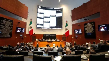 Con 26 votos a favor, 10 en contra y cero abstenciones, los y las legisladoras avalaron celebrar el periodo extraordinario durante el segundo receso del segundo año de ejercicio de la LXVI Legislatura.

Para más información del tema, visita: https://www.eleconomista.com.mx/politica/comision-permanente-avala-convocar-periodo-extraordinario-aplazar-eleccion-judicial-20260521-814771.html

¡Síguenos en nuestras redes sociales para mantenerte informado!

Twitter: https://twitter.com/eleconomista 
Facebook: https://www.facebook.com/ElEconomista.mx
Instagram: https://www.instagram.com/eleconomistamx
LinkedIn: https://www.linkedin.com/company/el-economista/

#ElEconomista #ReformaJudicial
