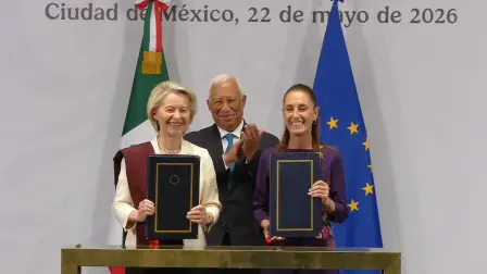 Firma actualización de su acuerdo comercial