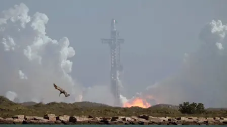 SpaceX lanzó con éxito el viernes la última versión de su gigantesco cohete Starship.