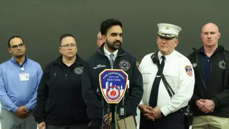 El alcalde de Nueva York brinda actualización sobre el incendio y el rescate técnico en Staten Island