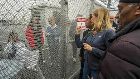 La gobernadora de New Jersey, la demócrata Mikie Sherrill, visita el centro de detención de migrantes del ICE Delaney Hall, ante las protestas y denuncias por las condiciones en su interiorREMITIDA / HANDOUT por MIKIE SHERRILLLa gobernadora de New Jersey, la demócrata Mikie Sherrill, visita el centro de detención de migrantes del ICE Delaney Hall, ante las protestas y denuncias por las condiciones en su interior. Foto: Eropa Press.