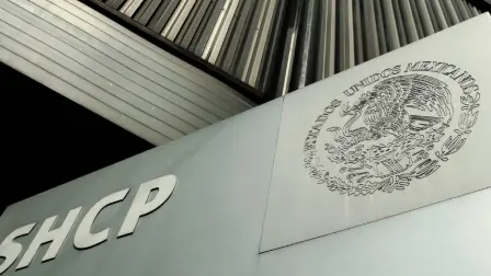 El Informe de Finanzas Públicas y la Deuda Pública, a abril, mostró que los ingresos presupuestarios sumaron 2 billones 954,800 millones de pesos, lo que representó una caída de 2.2% en comparación anual. 

Para más información del tema, visita: https://www.eleconomista.com.mx/economia/ingresos-publicos-cayeron-medio-aumento-gasto-deuda-20260529-816050.html 

¡Síguenos en nuestras redes sociales para mantenerte informado! 
 
#ElEconomista #IngresosPúblicos #SHCP