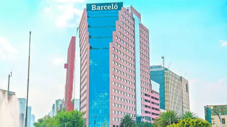 Hoteles sobre avenida Paseo de la Reforma en la Ciudad de México.