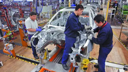 Además de ese requisito, el equipo estadounidense planea aumentar el porcentaje mínimo de 75% de contenido regional en las unidades, de acuerdo con fuentes consultadas por The Wall Street Journal.

Para más información del tema, visita: https://www.eleconomista.com.mx/empresas/trump-pide-50-contenido-eu-autos-t-mec-20260531-816228.html

¡Síguenos en nuestras redes sociales para mantenerte informado!

#ElEconomista #Trump #T-MEC