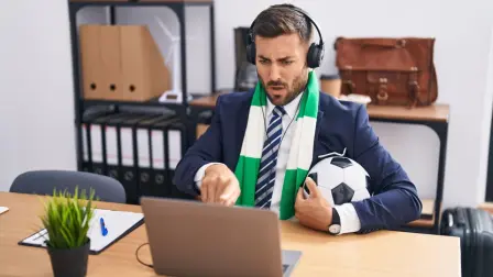 El Mundial de Futbol será aprovechado por las empresas como una herramienta de integración y compromiso con sus colaboradores. Un estudio de WTW revela que más de la mitad realizará actividades temáticas, mientras que algunas ofrecerán home office o transmisión de partidos.

Para más información del tema, visita: https://www.eleconomista.com.mx/capital-humano/transmision-partidos-home-office-asi-preparan-empresas-mundial-futbol-20260602-816352.html

Twitter: https://twitter.com/eleconomista 
Sitio web: https://www.eleconomista.com.mx/ 
Facebook: https://www.facebook.com/ElEconomista.mx 
Instagram: https://www.instagram.com/eleconomistamx 

#ElEconomista #EETV #CapitalHumano