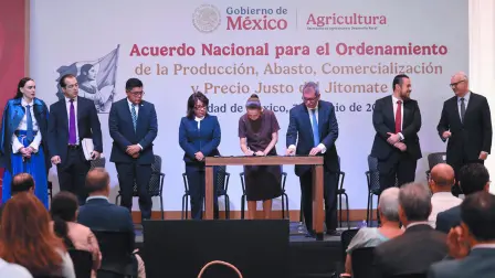 Este miércoles se firmó en Palacio Nacional el Acuerdo Nacional para el Ordenamiento de la Producción, Abasto, Comercialización y Precio Justo del Jitomate.