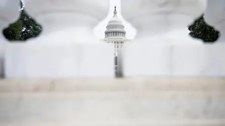El proyecto de ley financiaría a la Servicio de Inmigración y Control de Aduanas (ICE) y a la Patrulla Fronteriza durante el resto del mandato de Trump.

Para más información del tema, visita: https://www.eleconomista.com.mx/internacionales/senado-eu-aprueba-70-000-millones-dolares-financiar-ice-resto-mandato-trum-20260605-817053.html

¡Síguenos en nuestras redes sociales para mantenerte informado!

#ElEconomista #ICE #EU