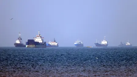 Pese a la extensión de la tregua entre Estados Unidos e Irán para garantizar el tránsito por el estrecho de Ormuz, Washington mantiene sanciones contra buques y entidades vinculadas al petróleo iraní para aumentar la presión sobre Teherán.