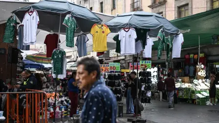 La estrategia busca burlar a las autoridades, que han redoblado esfuerzos para combatir la piratería de cara al Mundial de fútbol, que arranca el 11 de junio en el estadio Azteca de la capital mexicana.