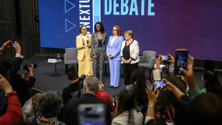 La periodista sudanesa Zeinab Badawi y las candidatas a la selección y nombramiento del próximo secretario general de la ONU, la costarricense Rebeca Grynspan, la ecuatoriana María Fernanda Espinosa y la chilena Michelle Bachelet.