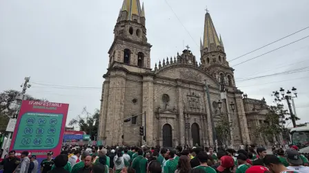 Aficionados se reúnen en el FIFA Fan Festival de Guadalajara en el marco de la inauguración del Mundial 2026