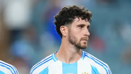 El defensor Marcos Senesi se suma a la convocatoria de futbolistas que disputarán la Copa Mundial de la FIFA 2026.