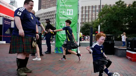 Fanáticos de Escocia visitan Boston para acudir al partido de futbol contra Haití en el Mundial 2026.