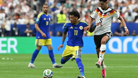 Curacao's forward #11 Jeremy Antonisse (C) fights for the ball with Germany's defender #05 Aleksandar Pavlovic (R)  during the 2026 World Cup Group E football match between Germany and Curacao at the Houston Stadium in Houston on June 14, 2026.  (Photo by RONALDO SCHEMIDT / AFP)