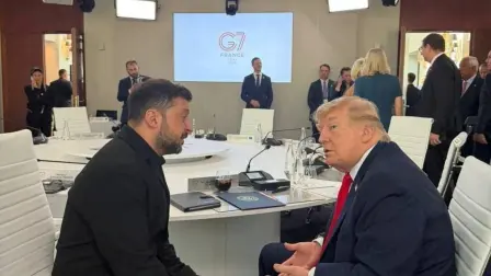 El presidente de Estados Unidos, Donald Trump, y el presidente de Ucrania, Volodymyr Zelenskiy, en una conversación durante la cumbre del G7 en Evian-les-Bains, Francia.
