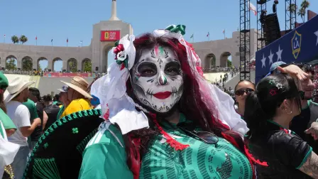 Aficionados del Mundial 2026 en el Fan Fest en California, Estados Unidos.