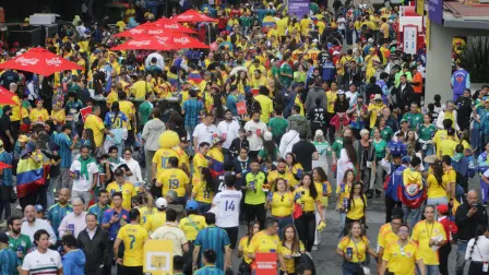 Colombia se apropió del Estadio Ciudad de México, siendo este su primer partido de Copa del Mundo en territorio mexicano.